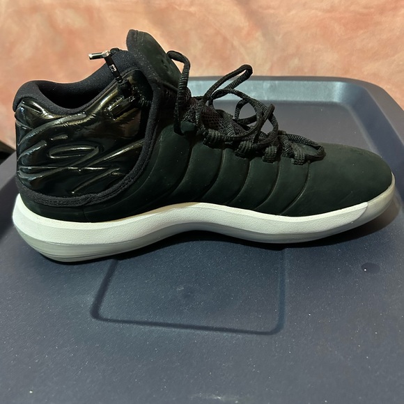 Nike authentic Michael Jordan basketball shoes - Picture 2 of 4